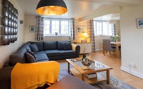 2 Ogilvie Lodge
